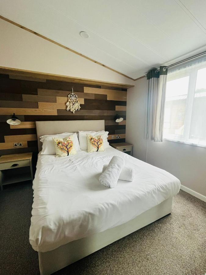 Lucky Lodge With Hot Tub Йорк Экстерьер фото